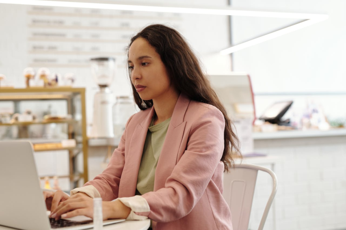 Best AI chatbot for Shopify: Top tools to boost sales and support